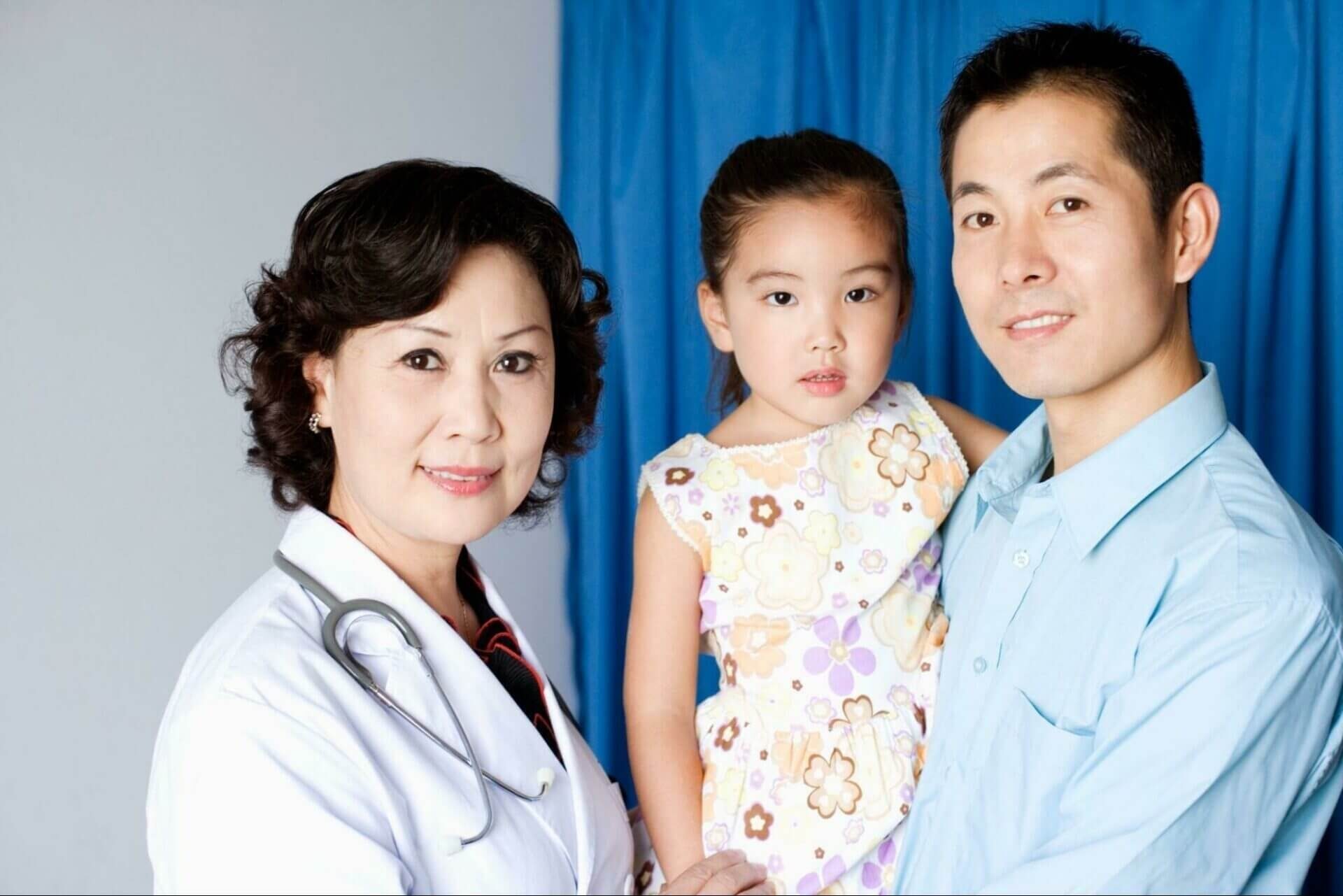 Doctor discussing pediatric glaucoma symptoms